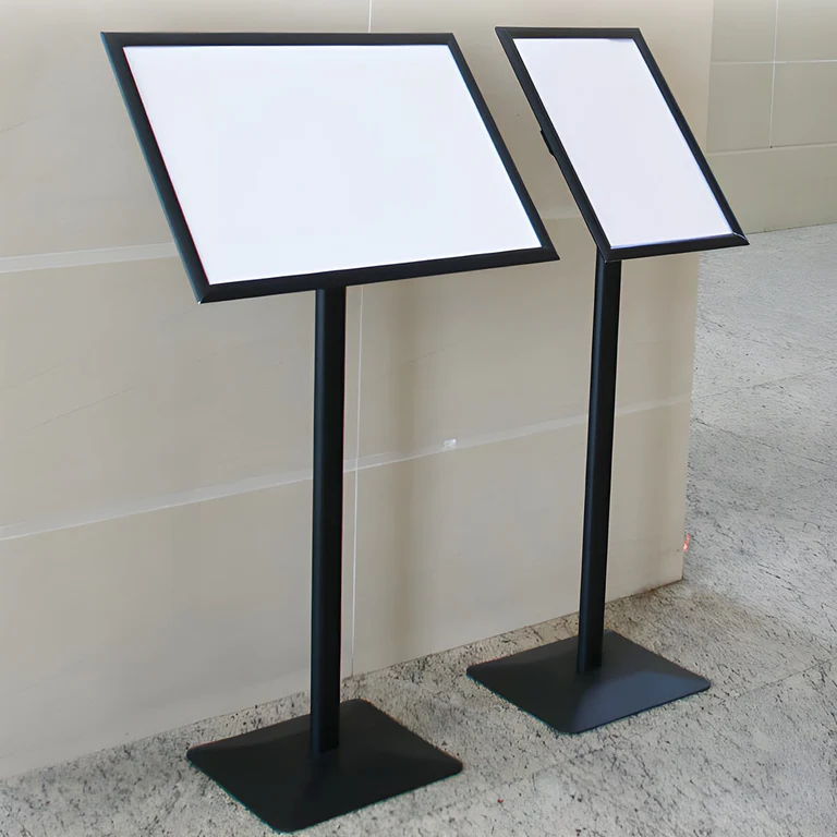 Bảng Menu Trụ Đứng Vuông  Kiểu Âu Mỹ 0